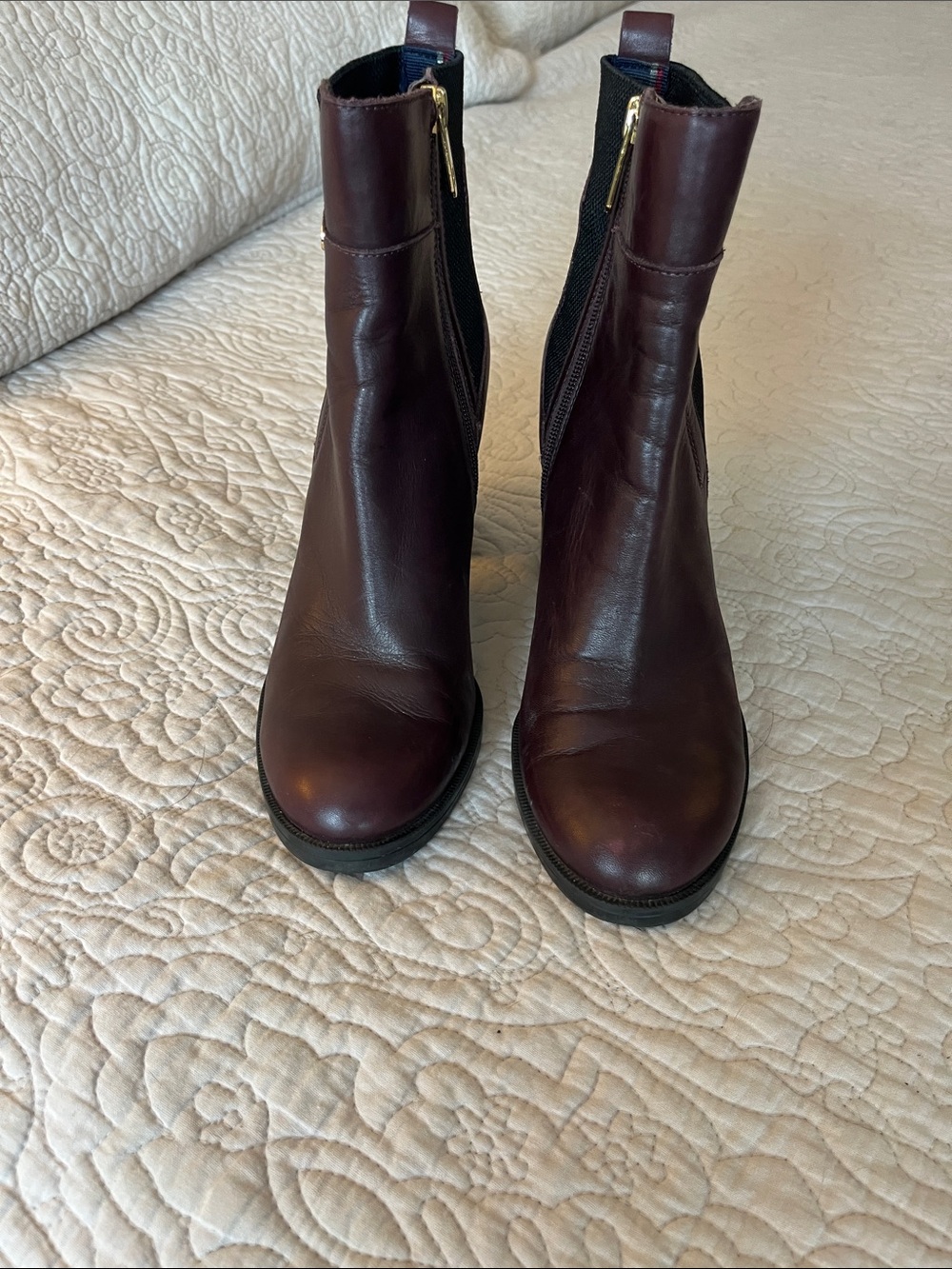 Tommy Hilfiger Burgundy Leather Block Heel Ankle Booties - Picture 4 of 5